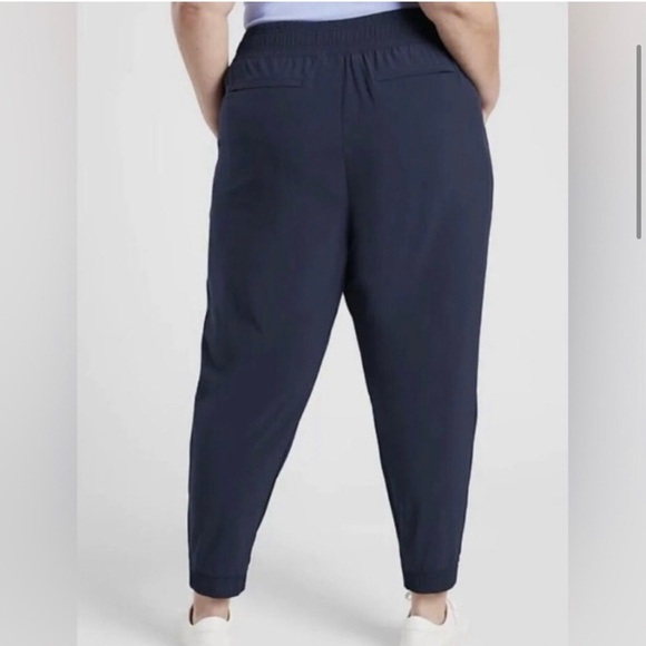NWOT Athleta Plus Size Brooklyn Jogger Women’s Sz 24 in Navy Blue Athleisure - Picture 2 of 9